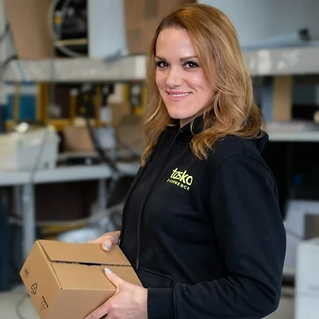 Maria aus dem tasko Logistics Team